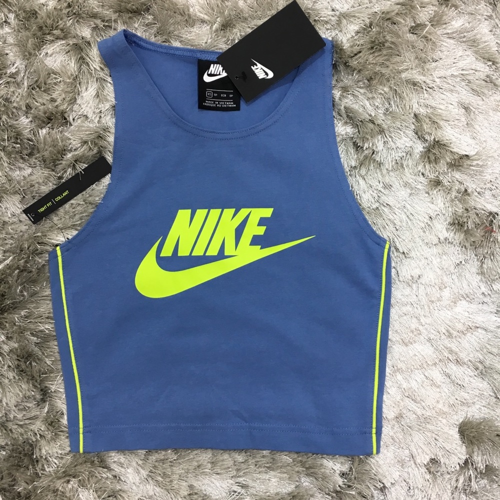 Women’s Nike Top